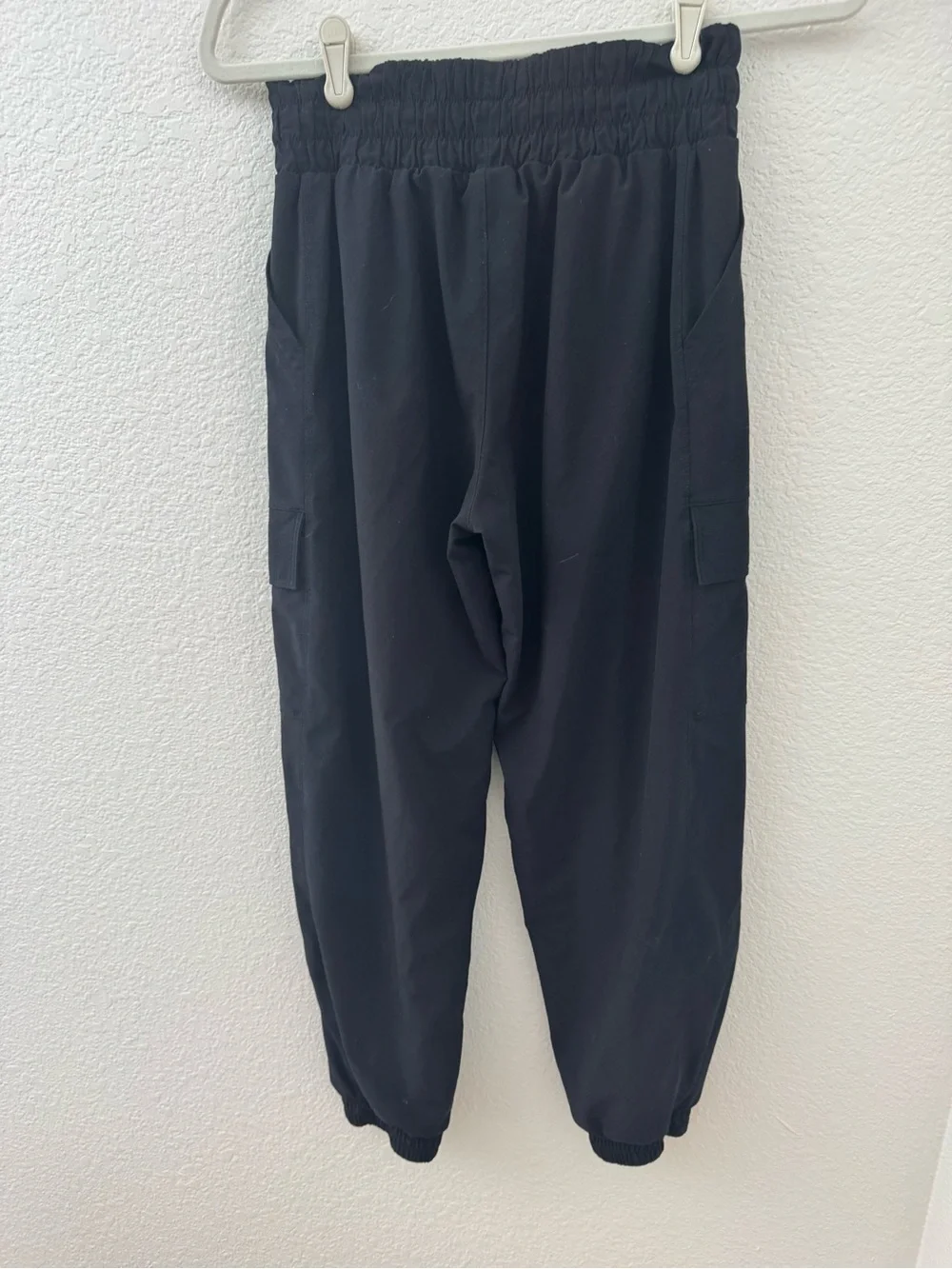 Athleta Girls Black Elastic-Waist Cargo Pants - Picture 3 of 4